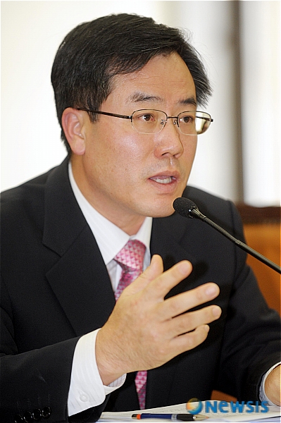 공개간담회에서 답변하는 정승 식품산업본부장