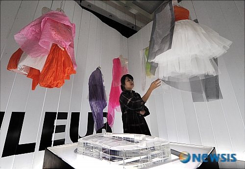 신세계백화점 패션과 건축의 만남展