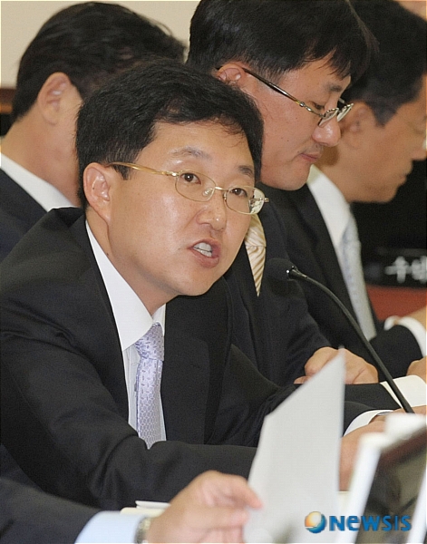 현안 질의하는 김용태의원