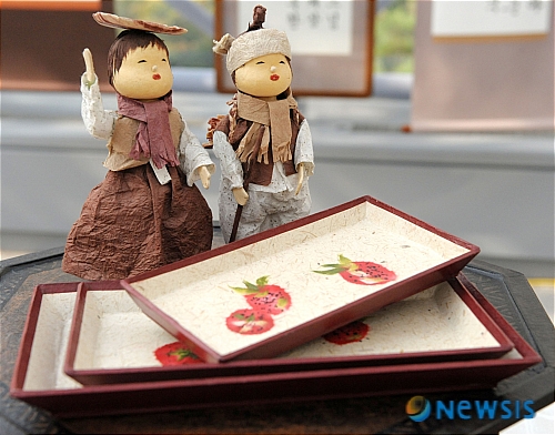 꽃동네 희망을 만들어가는 사람들 작품전-닥종이 공예