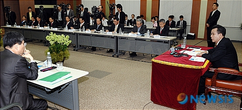 증권업 관계자 회의 참석한 한승수 총리