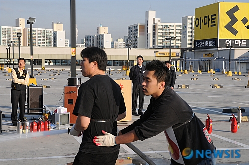 노원소방서, 이마트 월계점 소방훈련 경진대회 개최