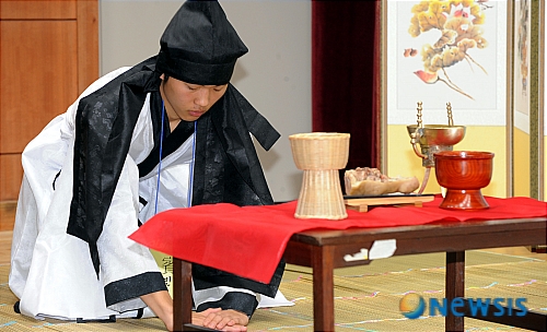 술 한잔도 경건하게