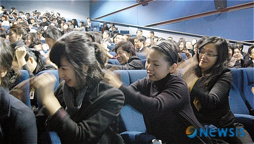 마음껏 웃고 스트레스 풀어요