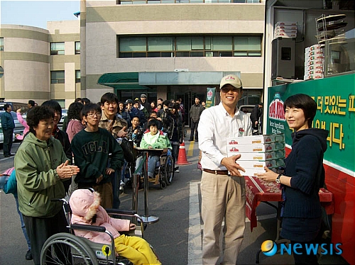 파파존스, 추울수록 이웃과 情 나눠요