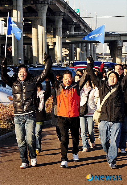 힘찬 발걸음과 함께 하는 이색 시무식