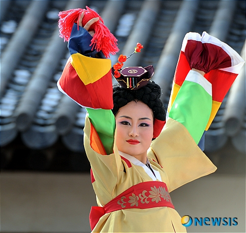 한국전통문화연구원의 보상무 공연
