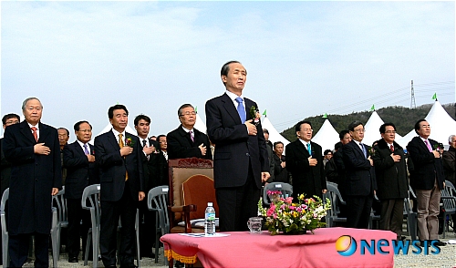 애법원 가인연수관 기공식장 찾은 대법원장