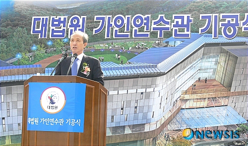 축사하는 이용훈 대법원장