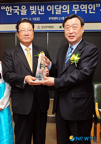 이달의 무역인 중견기업인 부문 일성의 장세일 대표