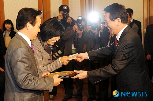 우수 국회의원연구단체 재정,경제 분야 우수상