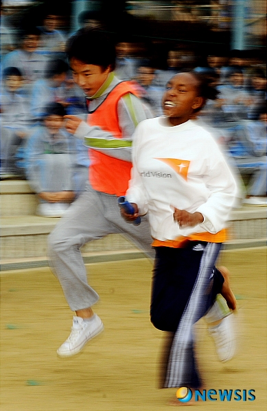 한국과 에디오피아 꿈나무들의 대결(?)