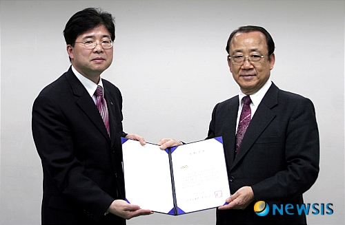 신세계이마트 고잔점, 안산1대학에 장학금 전달