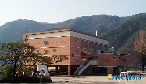 사천정동초, 다목적 강당 개관