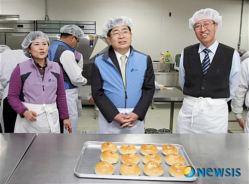 장애인 직업재활센터 찾은 맹정주 구청장