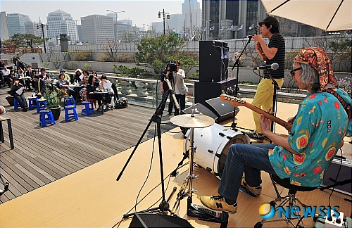 따뜻한 봄날의 고궁주먹밥콘서트