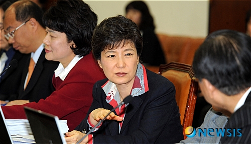 안홍준 의원과 이야기 나누는 박근혜 전 대표