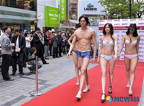 리바이스 바디웨어 세계 최초 한국 런칭!