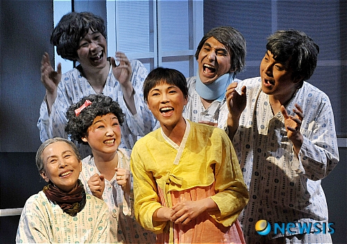손숙과 배우들의 즐거운 한때
