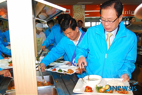자동차 협력업체 직원과 함께 하는 박희태