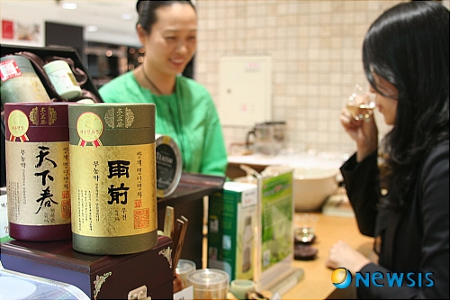 롯데백화점 포항점 올해 햇녹차 우전, 천하춘 선보여