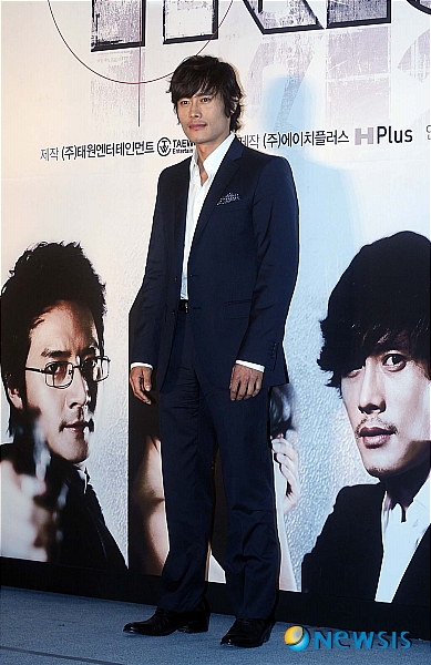 포토타임 갖는 이병헌