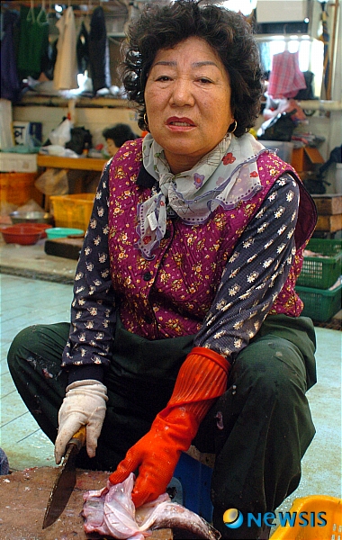 <盧전대통령 서거>찬조연설 자갈치 아지매…너무 안타깝다