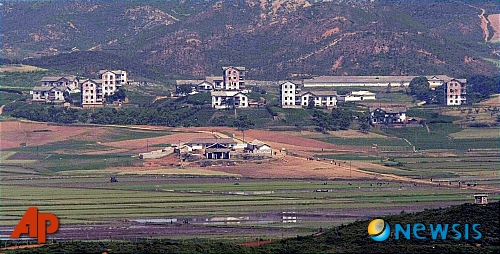 통일전망대에서 본 북한 개풍시 풍경