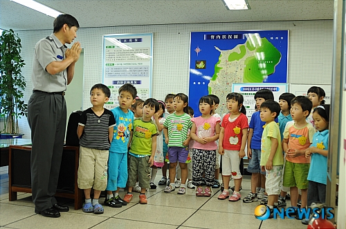119종합상황실 찾은 어린이들