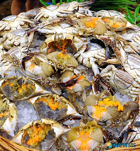 식욕 자극하는 연평도 꽃게