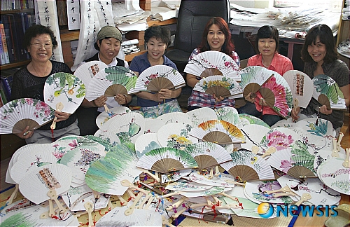 청주 금천동 전통문양부채로 무더위 날리세요