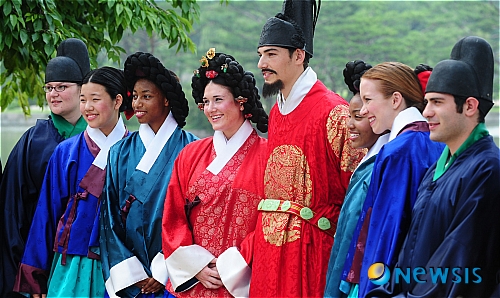 조선의 왕가 접한 외국인들
