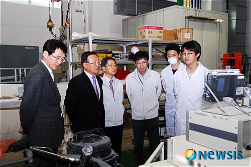 한욱 산업기술연구회 이사장, 재료연구소 방문