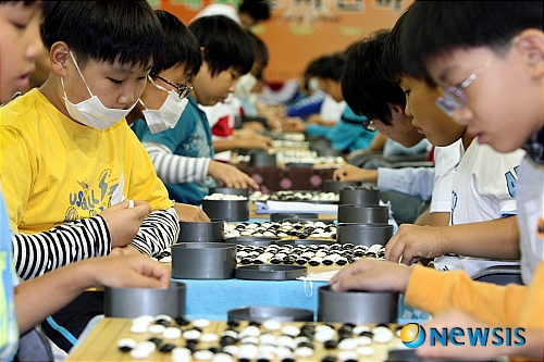 한점 한점 신중하게...