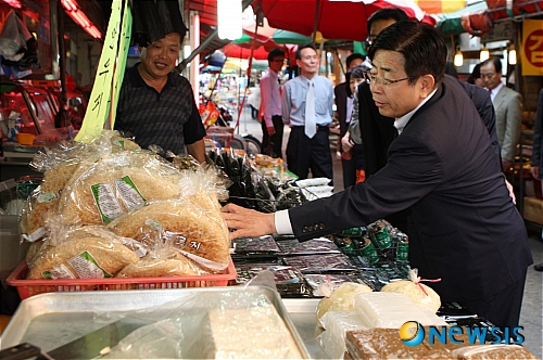 강남구청장 영동시장 방문