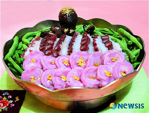 산과 바다가 함께 문어 초회
