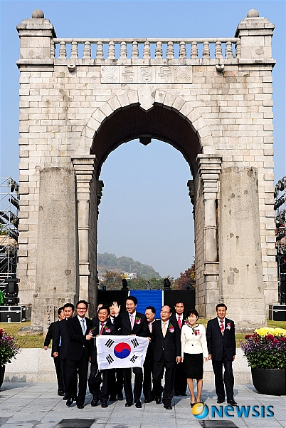 독립문으로 걸어다니세요
