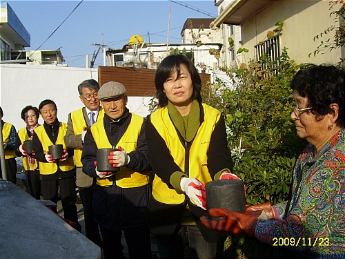 포항시 죽도동, 사랑의 연탄 나누기 봉사 나서