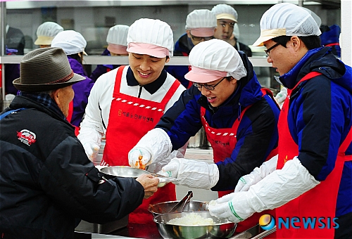어르신 많이 드시고 건강하세요