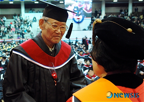 서울사이버대학교 최고령 졸업생 김규대 씨