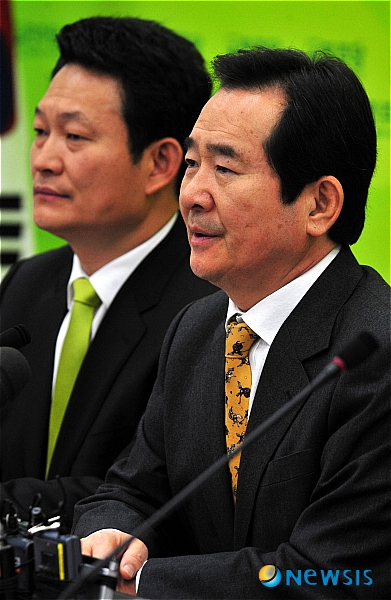 무상급식 관련 이야기하는 정세균 대표