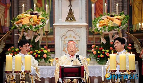 정진석 추기경, 성유 축성 미사 봉헌