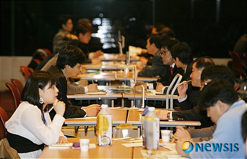 수출상담회에 참석한 전문무역상사