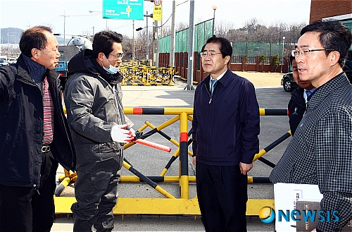 농림수산식품부 장태평 장관, 김포 구제역 방역 현장 방문