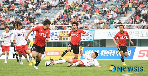 이 훈, 넘어진다