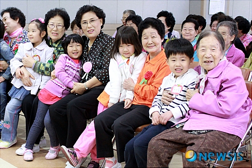 시립관악노인종합복지관 어버이날 기념행사 실시