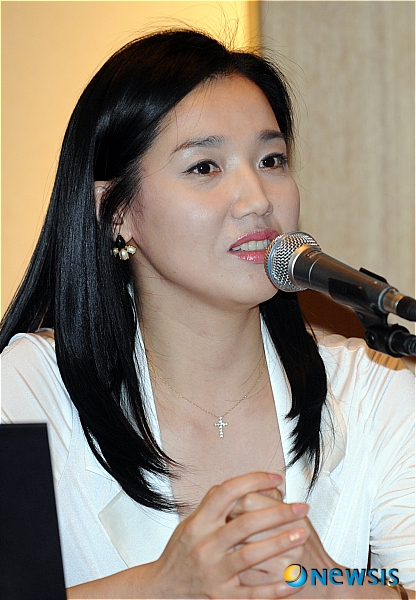 질문에 답하는 프로듀서 박정숙