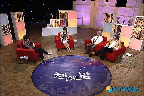 책 읽는 밤 새 MC, 신성원 아나운서