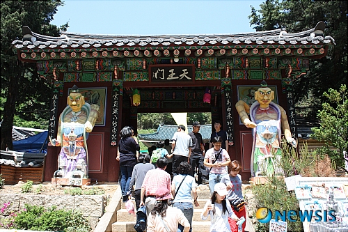두타산 삼화사 천왕문