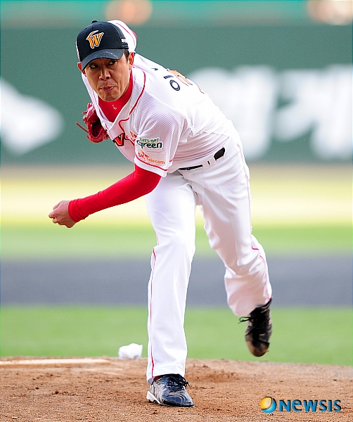 [프로야구]409일 만에 선발 SK 이승호, 희망을 던졌다